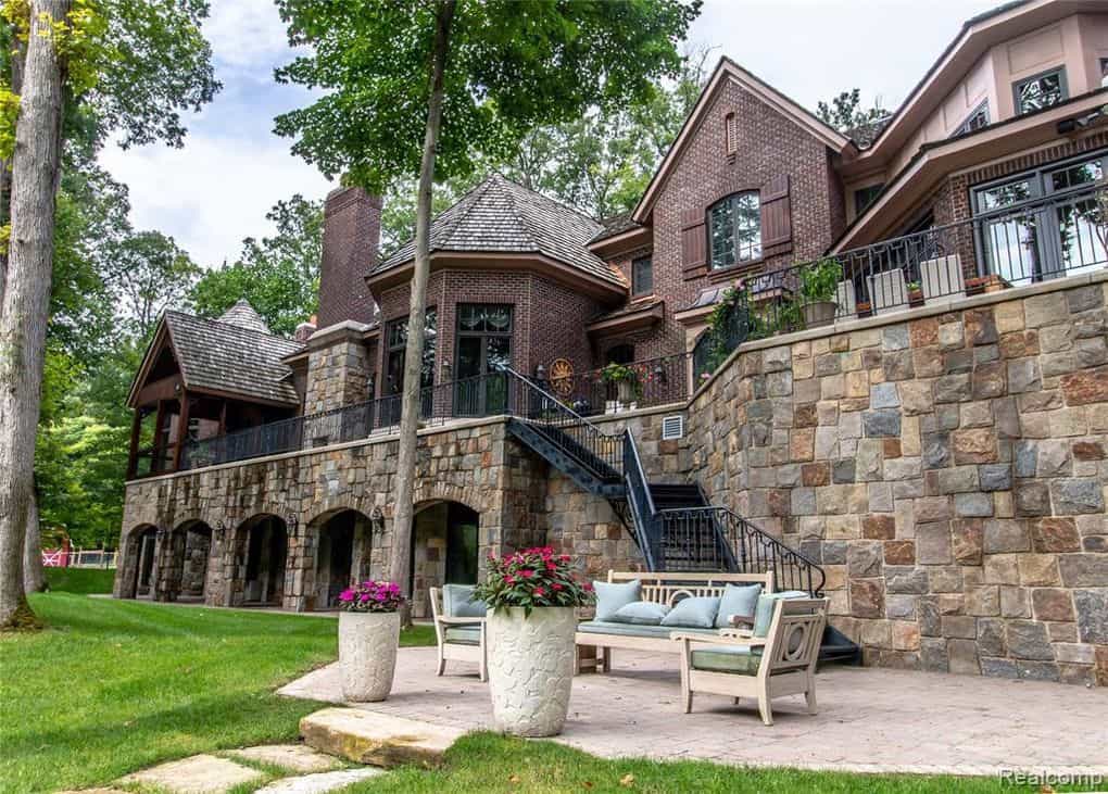 7420 Inner Circle Drive Bloomfield Township MI 48301