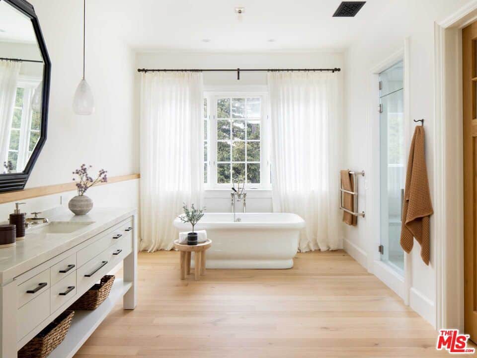 555 N Tigertail Road Los Angeles CA 90049