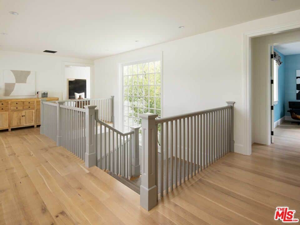 555 N Tigertail Road Los Angeles CA 90049