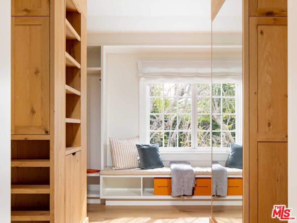 555 N Tigertail Road Los Angeles CA 90049