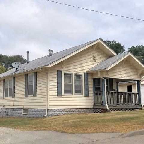 1113 E 10th Wellington KS 67152