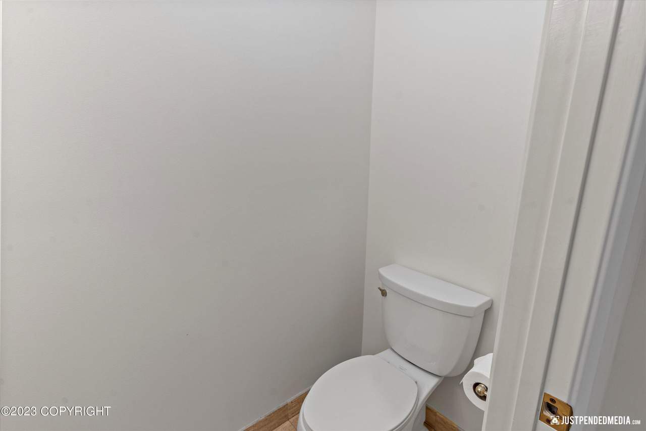 3327 Illiamna Avenue Anchorage AK 99517