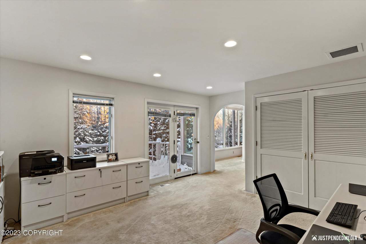 3327 Illiamna Avenue Anchorage AK 99517