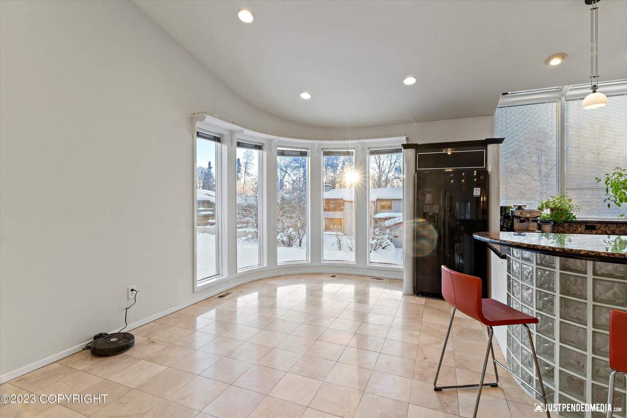 3327 Illiamna Avenue Anchorage AK 99517