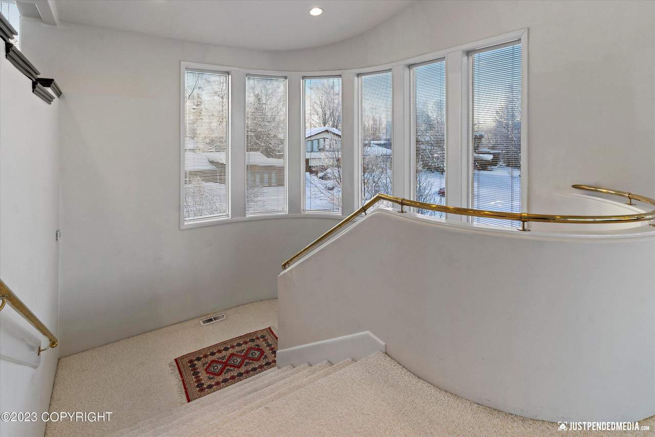 3327 Illiamna Avenue Anchorage AK 99517