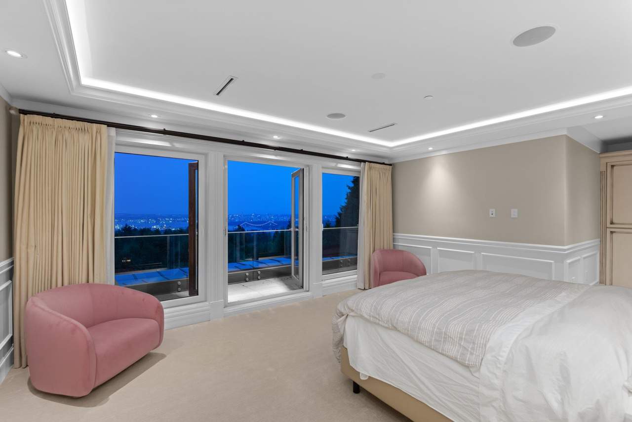 1367 Chartwell Drive West Vancouver BC V7S 2R4