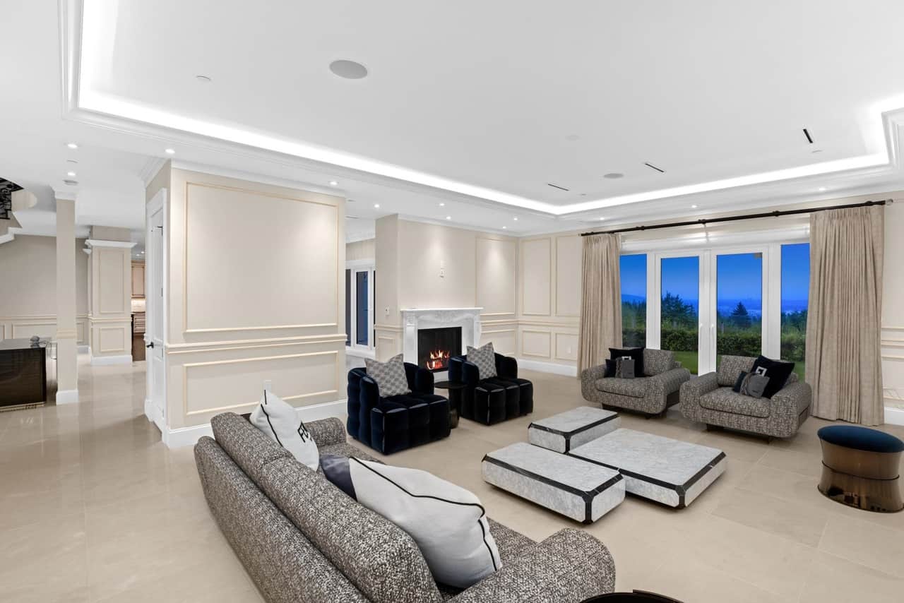 1367 Chartwell Drive West Vancouver BC V7S 2R4