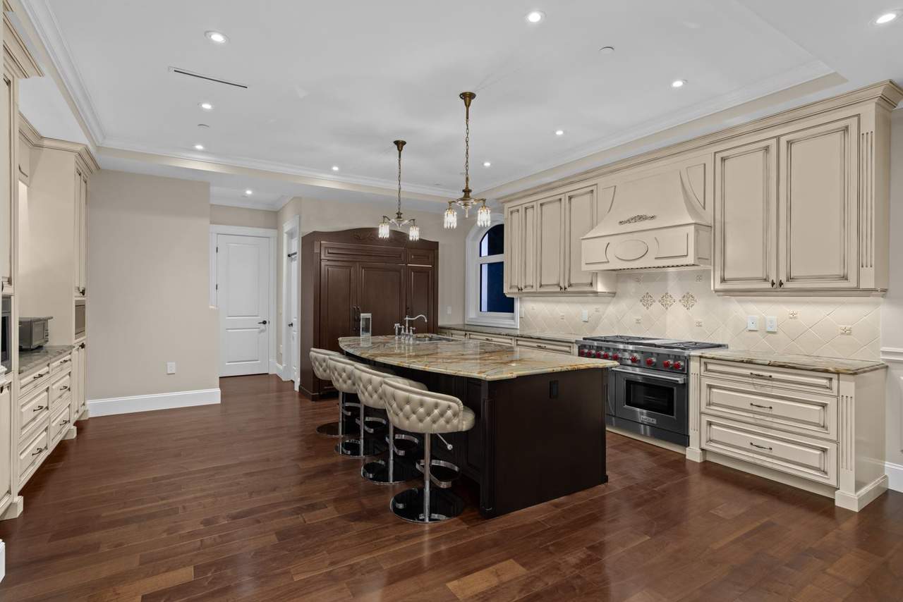 1367 Chartwell Drive West Vancouver BC V7S 2R4