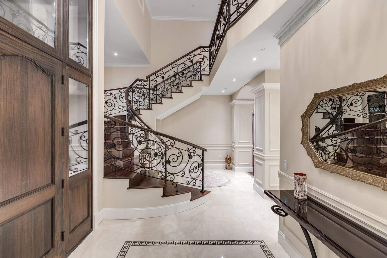 1367 Chartwell Drive West Vancouver BC V7S 2R4