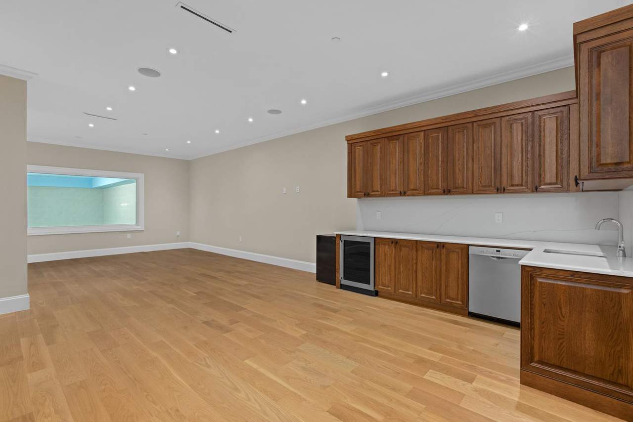 1367 Chartwell Drive West Vancouver BC V7S 2R4