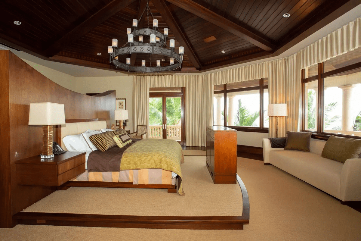 560 South Sound Road Grand Cayman KY