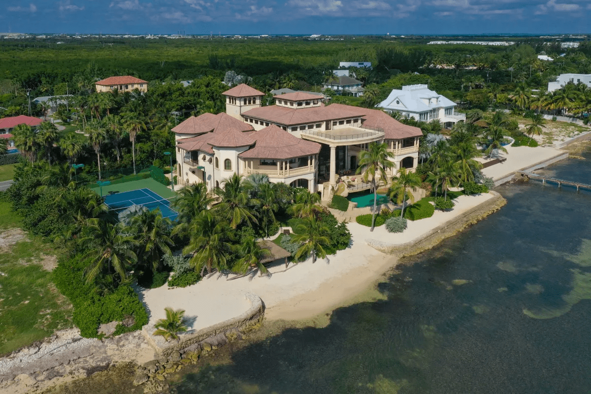 560 South Sound Road Grand Cayman KY