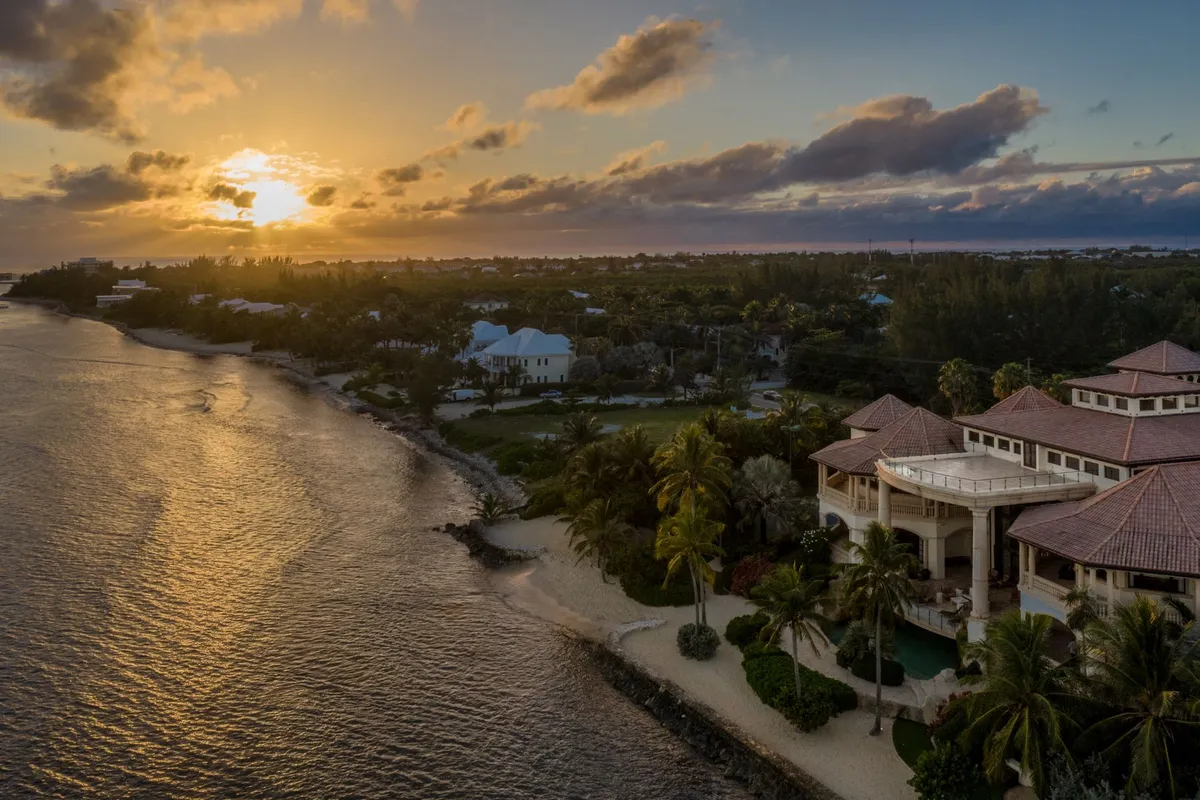 560 South Sound Road Grand Cayman KY