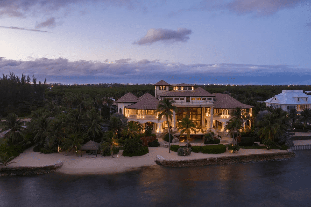 560 South Sound Road Grand Cayman KY