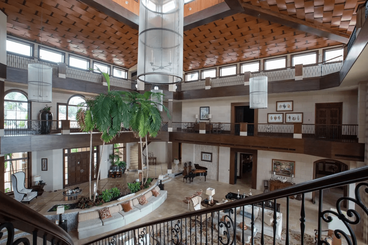 560 South Sound Road Grand Cayman KY