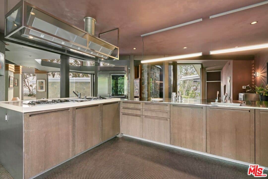15216 Antelo Place Los Angeles CA 90077
