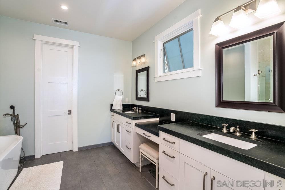 5769 Waverly Avenue La Jolla CA 92037