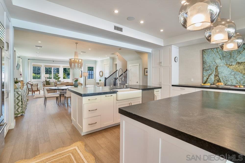 5769 Waverly Avenue La Jolla CA 92037