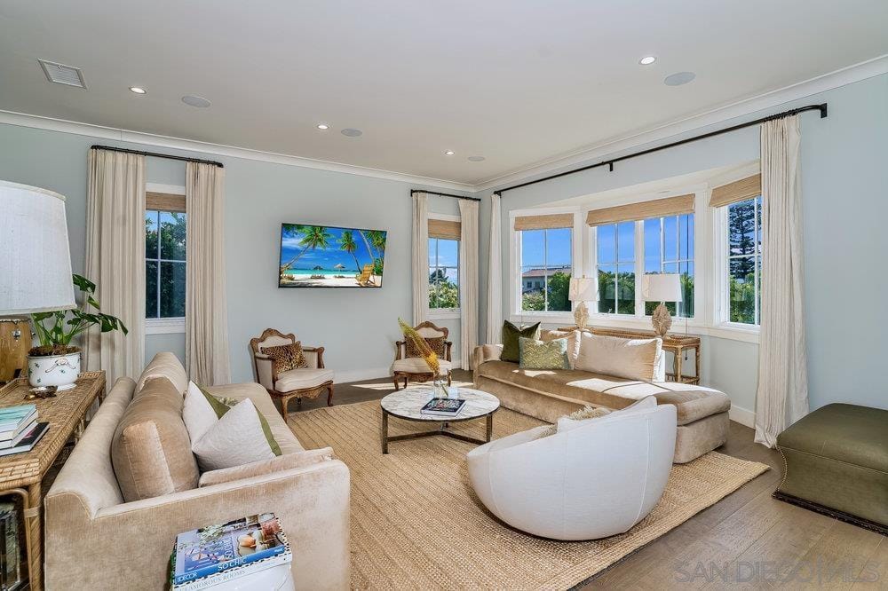 5769 Waverly Avenue La Jolla CA 92037