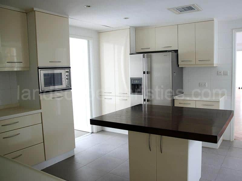 24 Middle Gap Road Mount Cameron HK