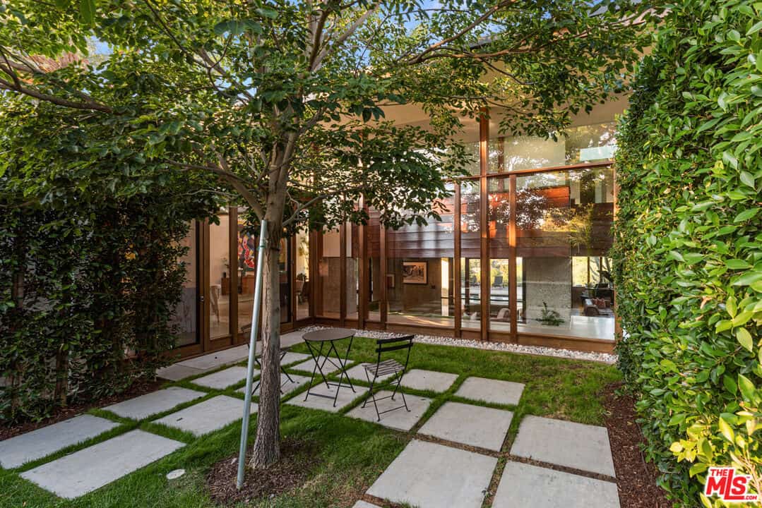1875 Carla Ridge Beverly Hills CA 90210
