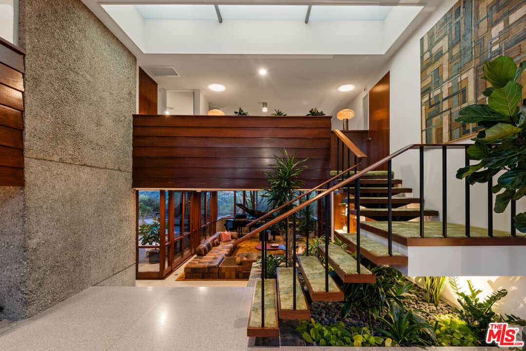 1875 Carla Ridge Beverly Hills CA 90210