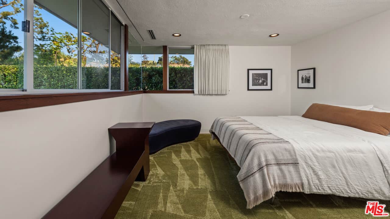 1875 Carla Ridge Beverly Hills CA 90210