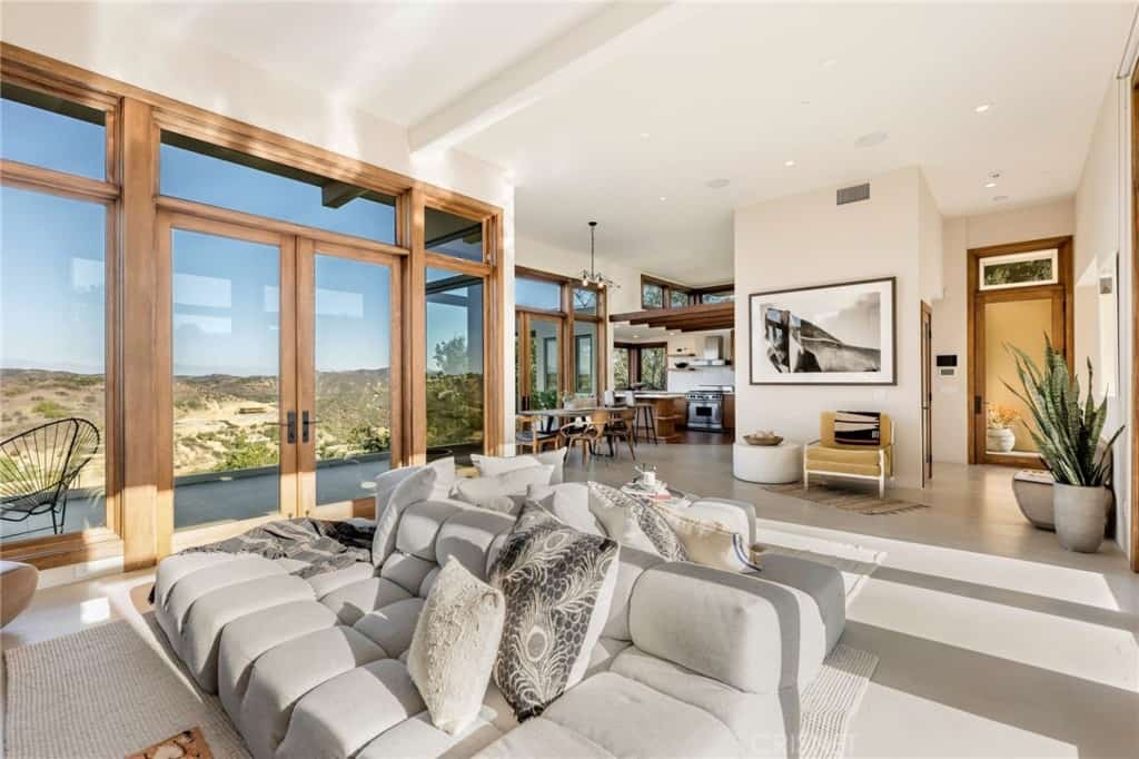 21925 Altaridge Drive Topanga CA 90290