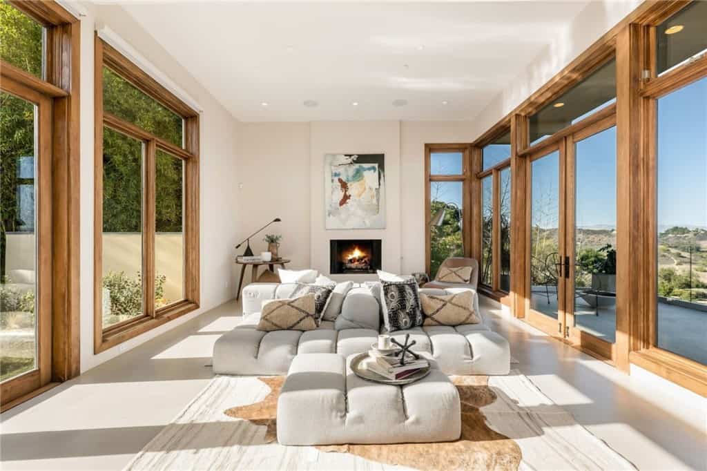 21925 Altaridge Drive Topanga CA 90290