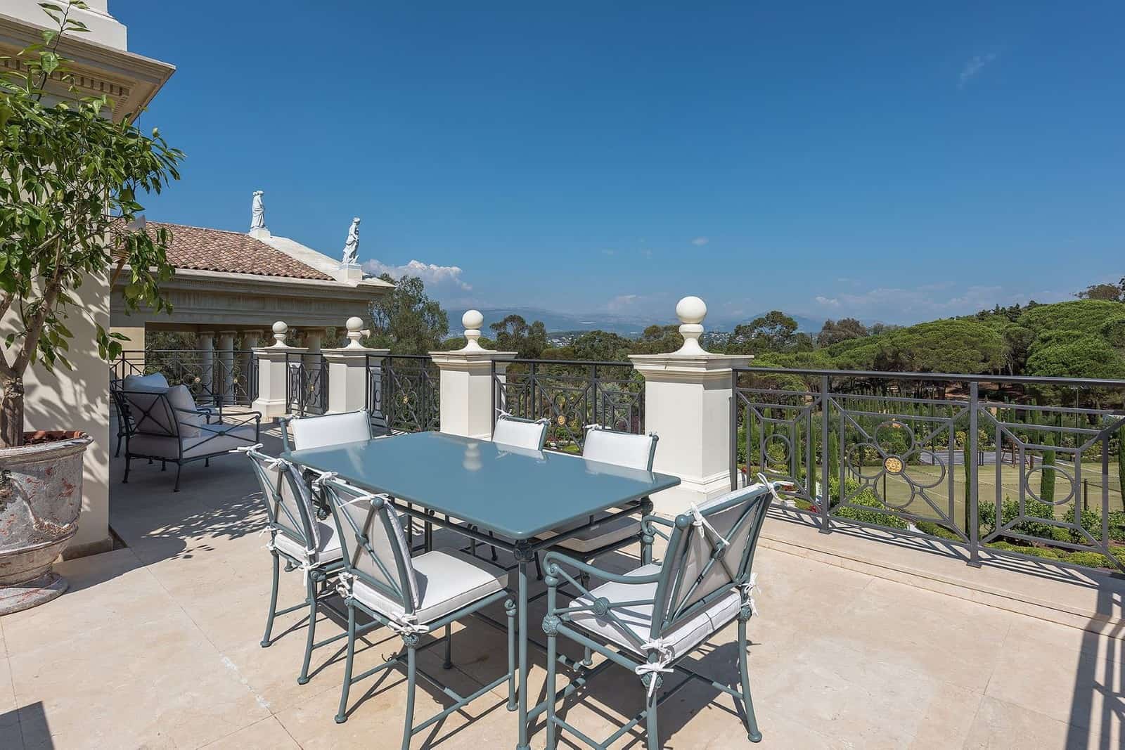 147 Boulevard Leader Cannes FR 06150