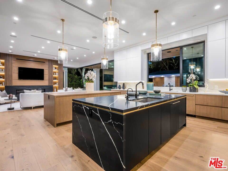 4565 Encino Avenue ENCINO CA 91316