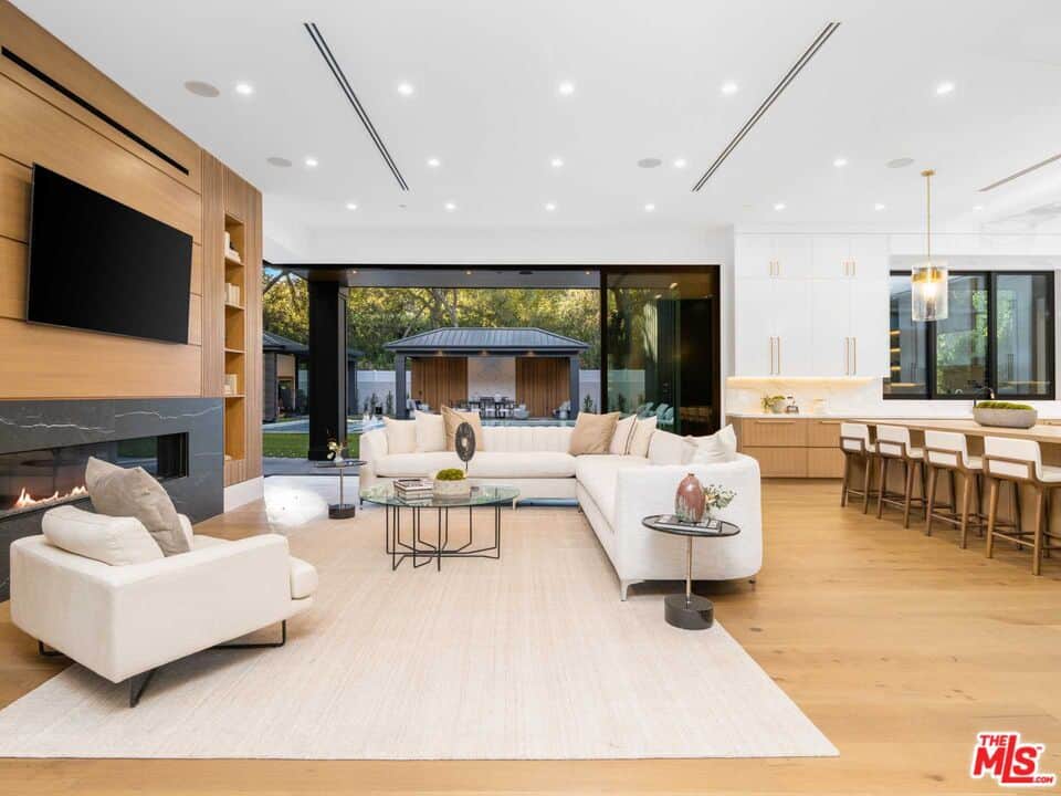4565 Encino Avenue ENCINO CA 91316