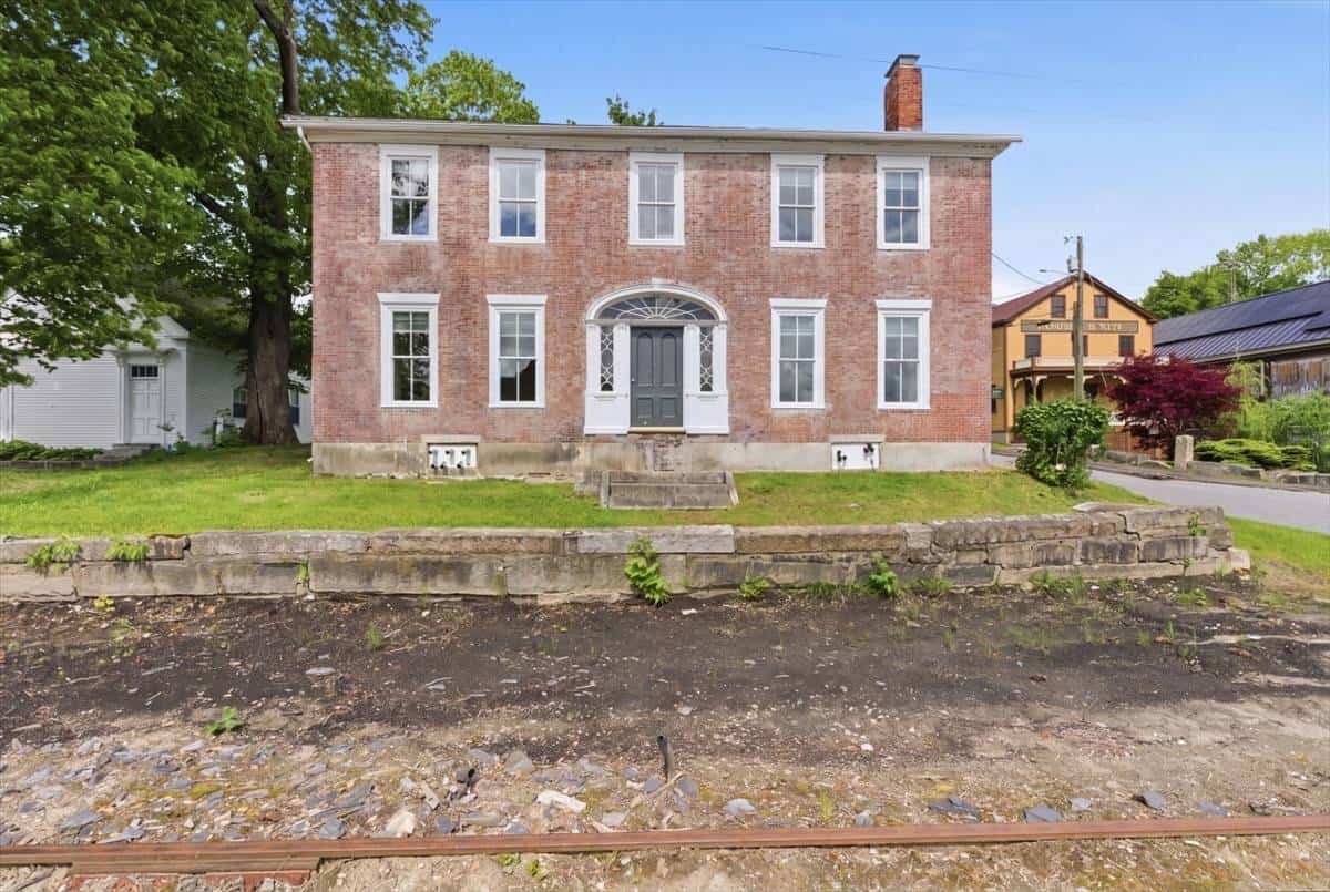 Hallowell ME