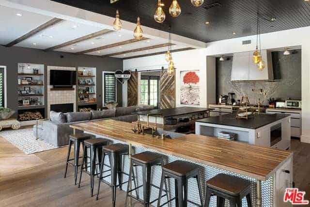 16174 Woodvale Road Encino CA 91436