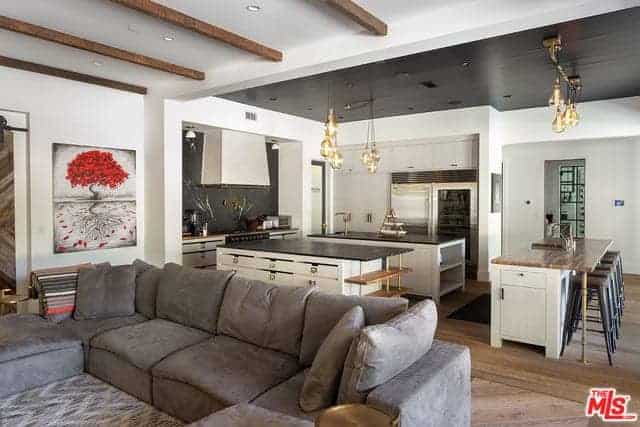 16174 Woodvale Road Encino CA 91436