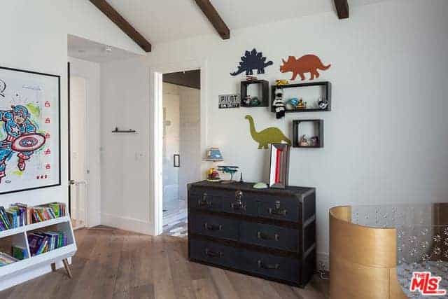 16174 Woodvale Road Encino CA 91436