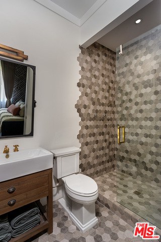16174 Woodvale Road Encino CA 91436