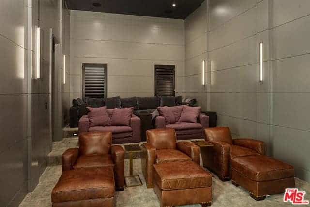 16174 Woodvale Road Encino CA 91436