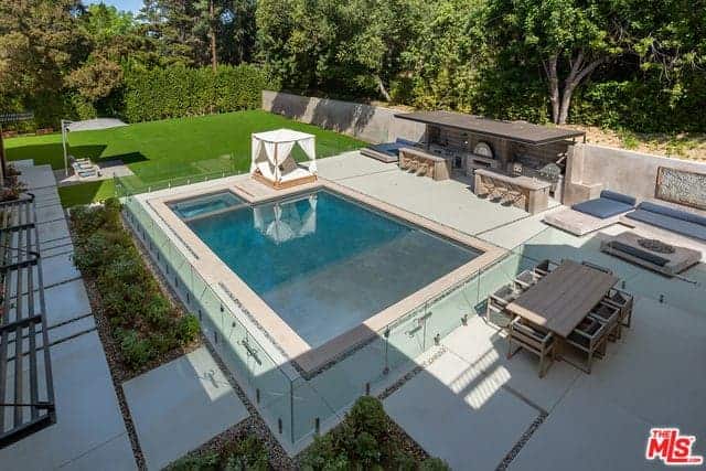 16174 Woodvale Road Encino CA 91436