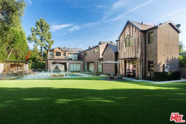 16174 Woodvale Road Encino CA 91436