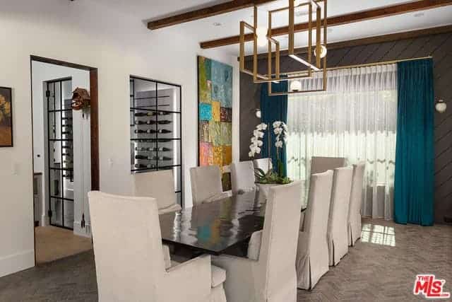 16174 Woodvale Road Encino CA 91436