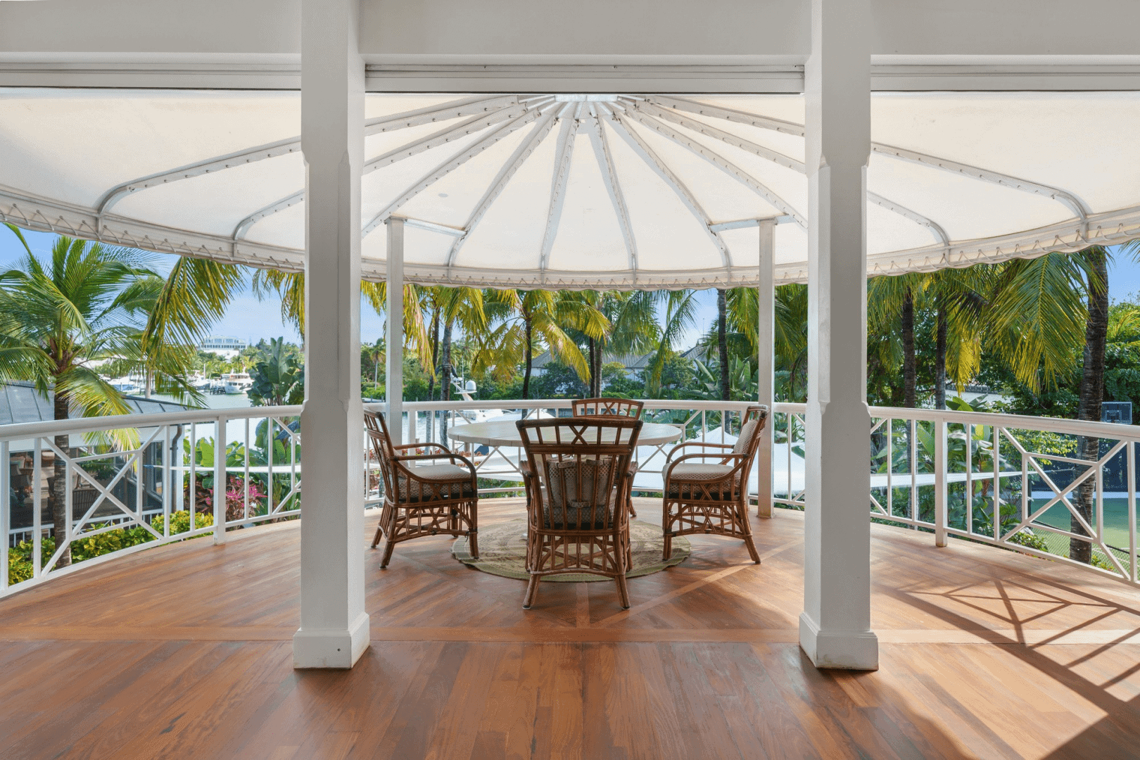 Paradise Island Drive Lyford Cay BS