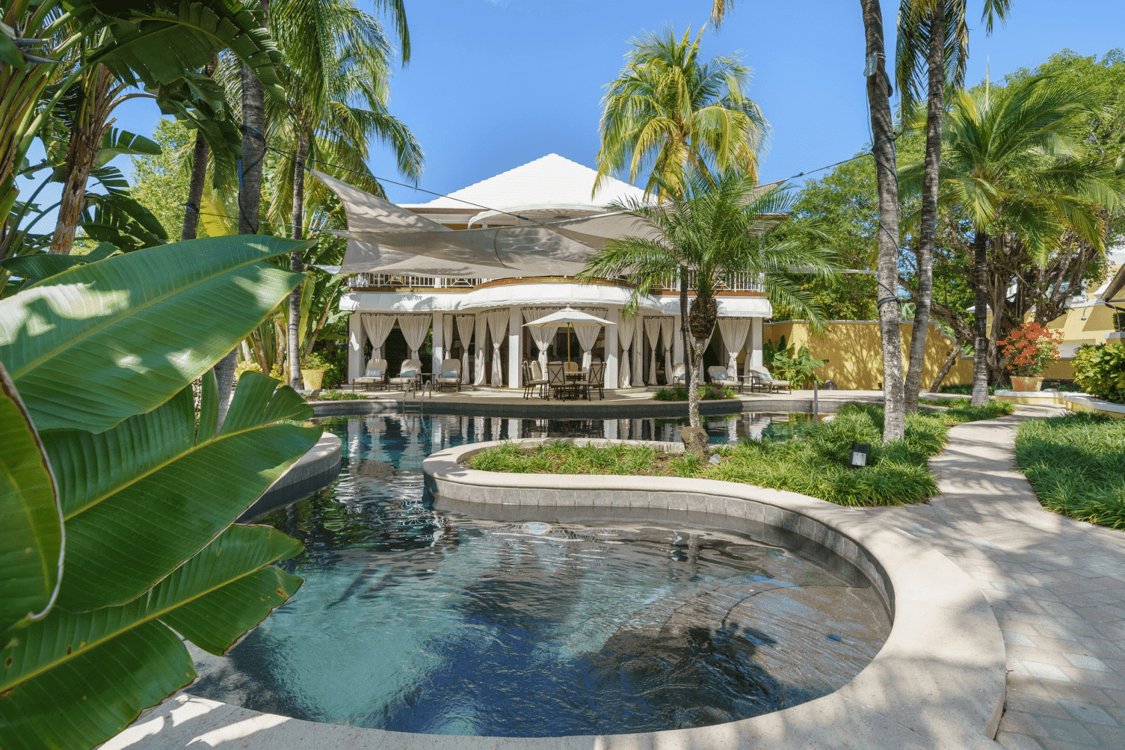 Paradise Island Drive Lyford Cay BS