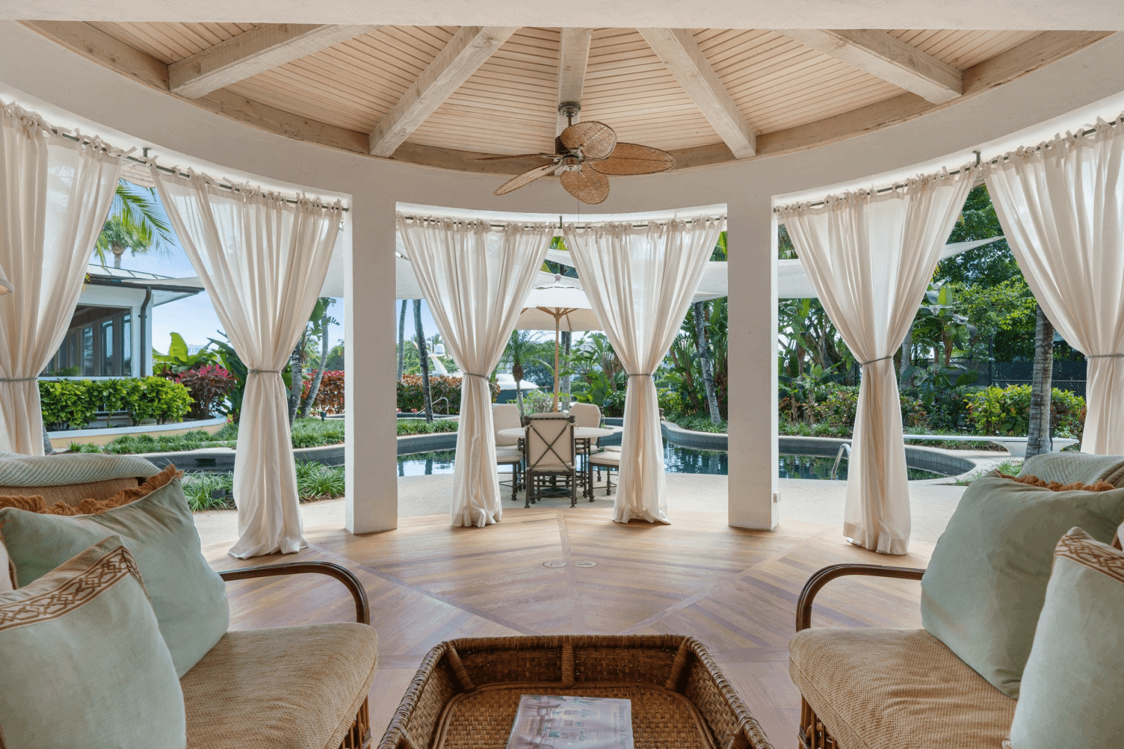 Paradise Island Drive Lyford Cay BS