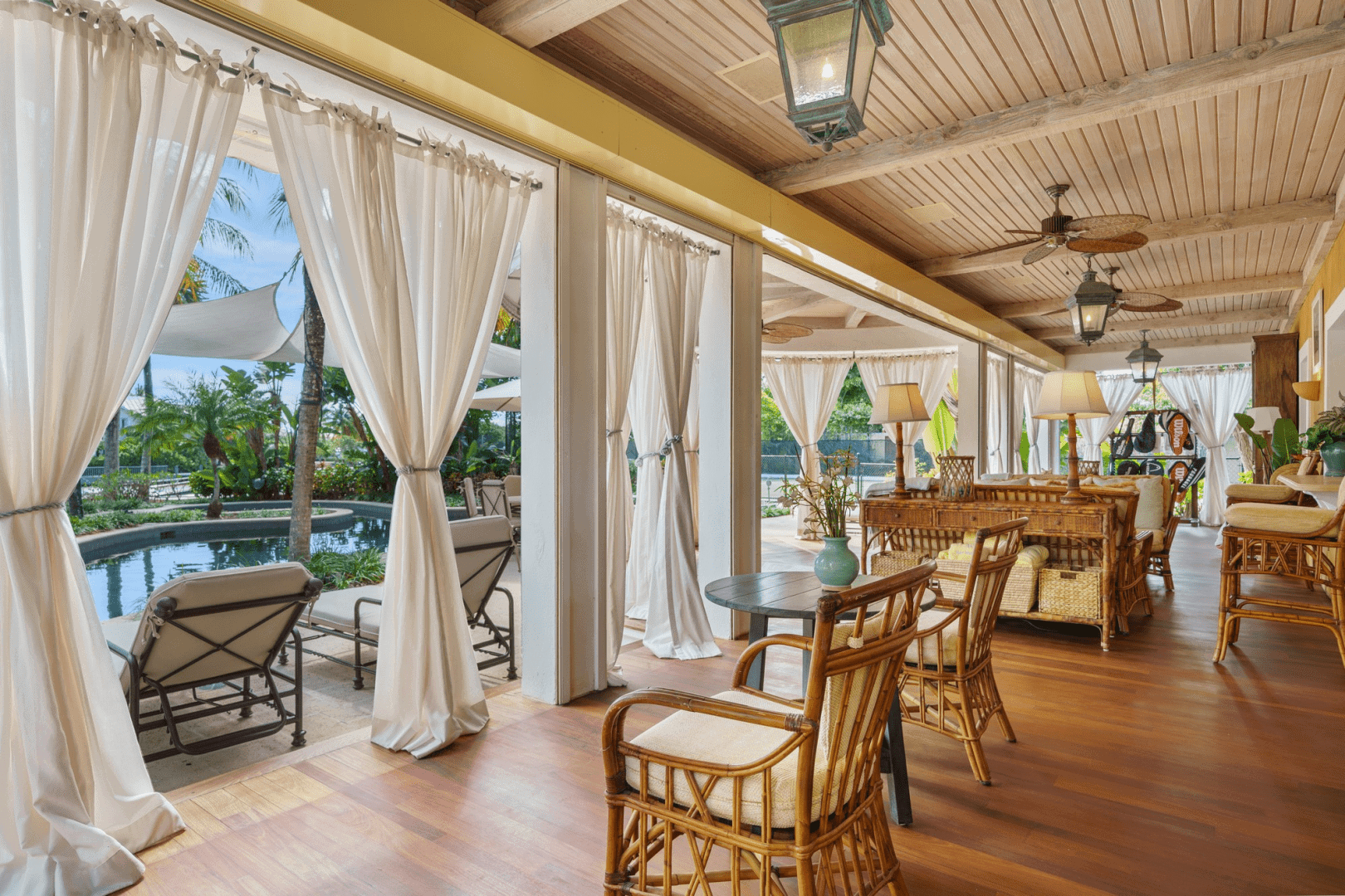 Paradise Island Drive Lyford Cay BS