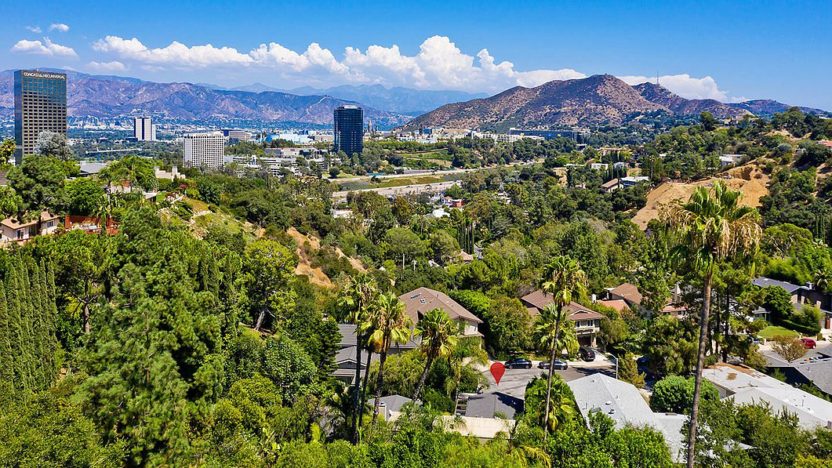 3633 Bellfield Way Studio City CA 91604