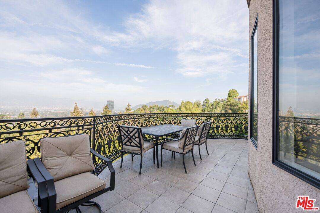 11131 Mountcastle Drive Studio City CA 91604