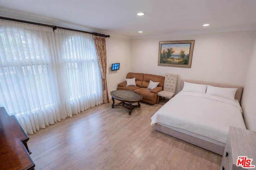 11131 Mountcastle Drive Studio City CA 91604