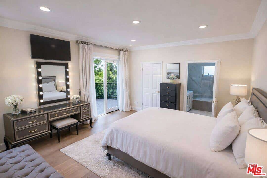 11131 Mountcastle Drive Studio City CA 91604