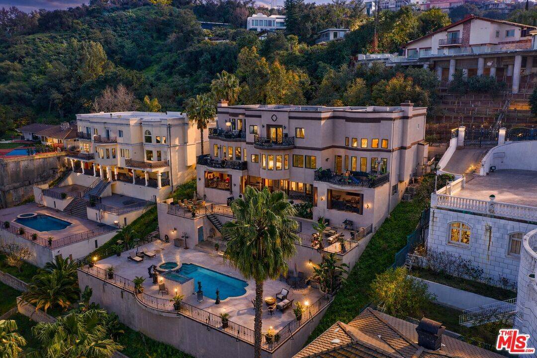 11131 Mountcastle Drive Studio City CA 91604